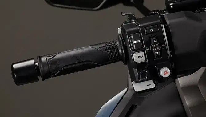 Throttle By Wire delivers 3 default riding modes, plus USER Customization